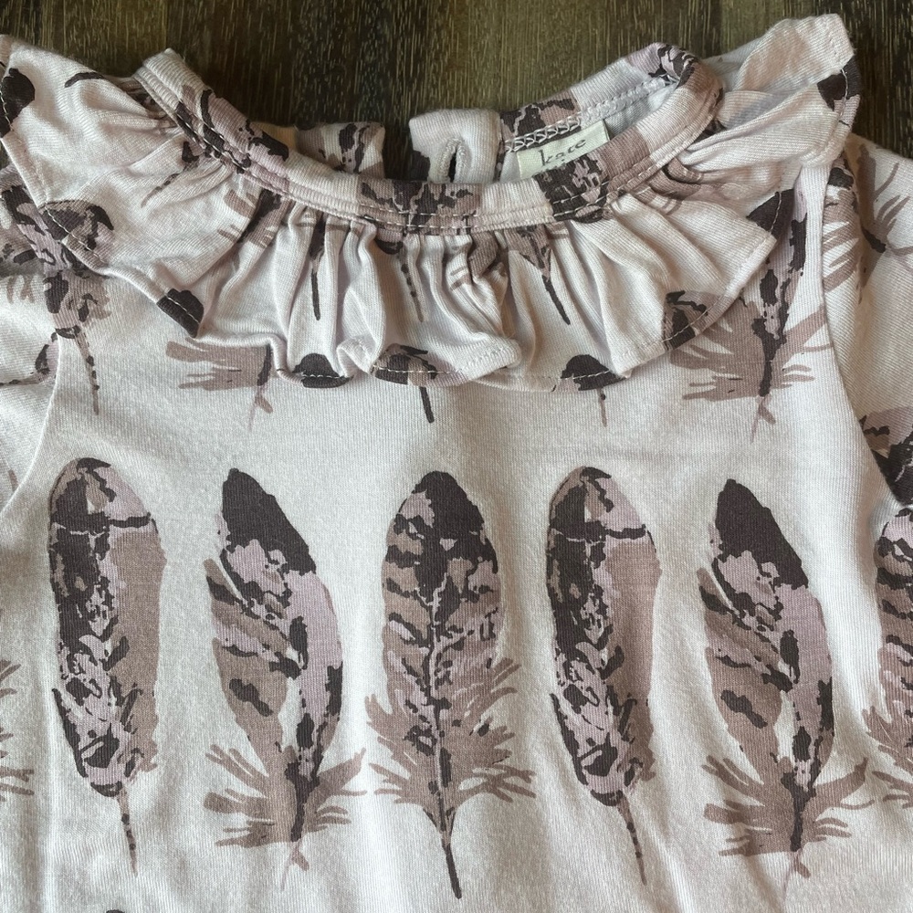 SOLD Kate Quinn Bamboo ruffle Feather print top, 0-3 months - Picture 4 of 6